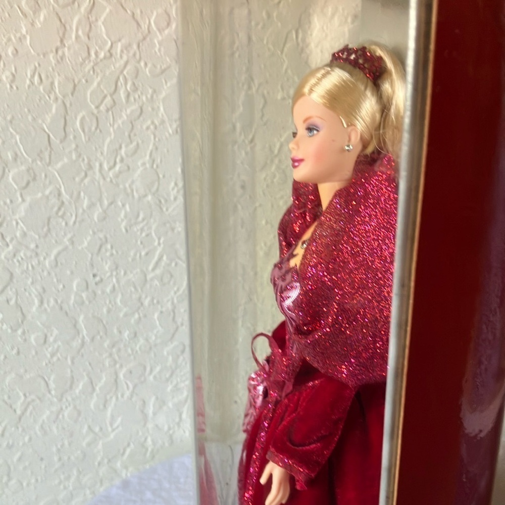 Barbie Holiday Celebration: Vintage 2002 Holiday Celebration Barbie - Picture 14 of 16